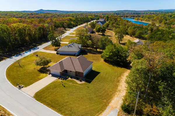 285 Uniqueville Lane, Lampe, MO 65681