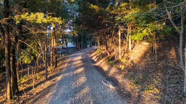 300 Scrolling Road, Reeds Spring, MO 65737