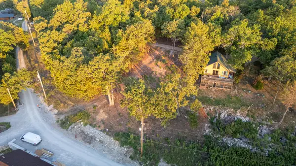 300 Scrolling Road, Reeds Spring, MO 65737