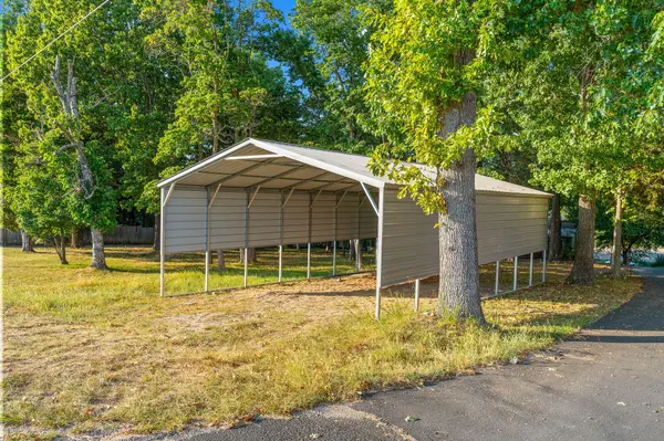 100 Cherokee DR, Kimberling City, MO 65686