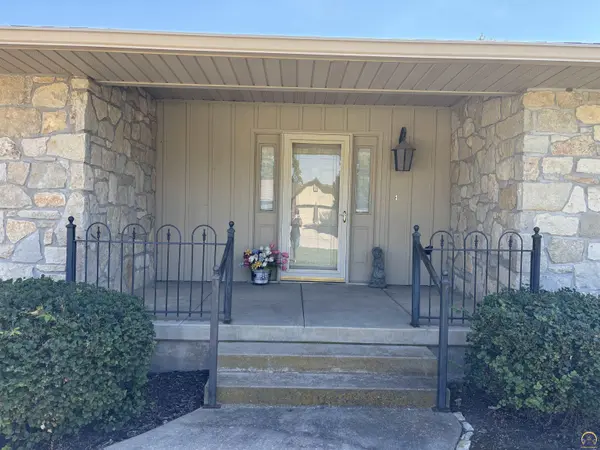 1313 Presby Dr, Emporia, KS 66801
