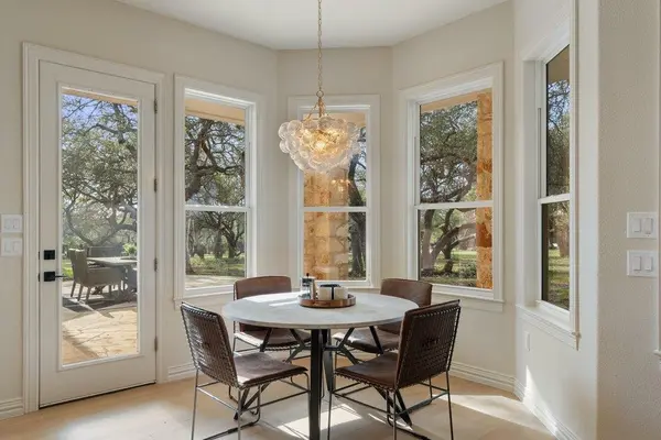 999 Enchanted Oaks DR, Driftwood, TX 78619