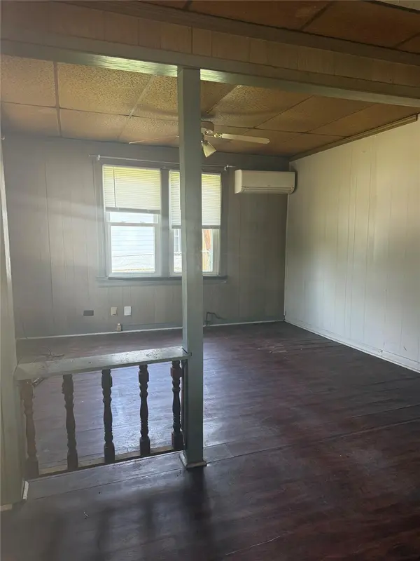 110 E Rio Grande ST, Taylor, TX 76574