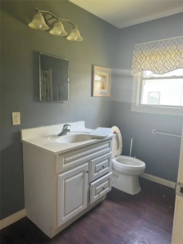 110 E Rio Grande ST, Taylor, TX 76574