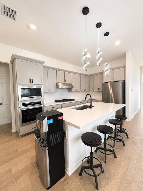 384 Biscayne Bay BND, Kyle, TX 78640