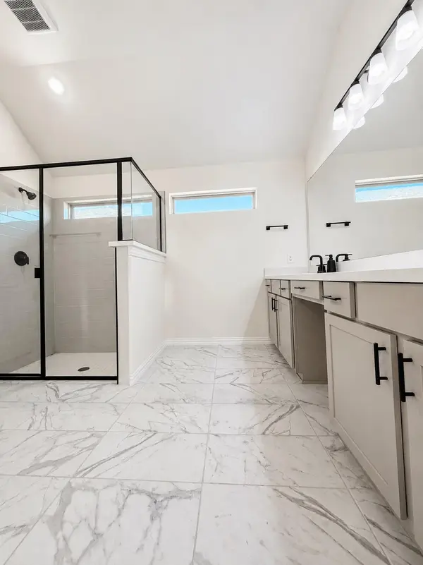 384 Biscayne Bay BND, Kyle, TX 78640