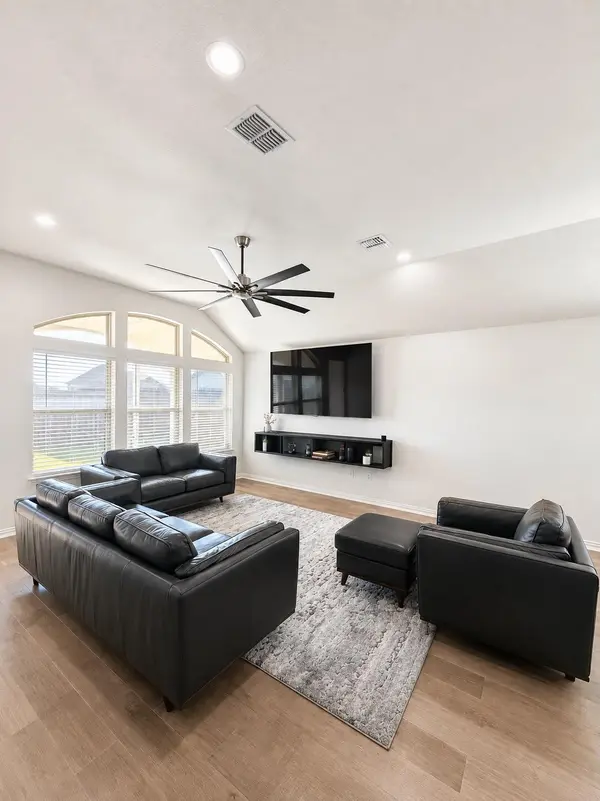 384 Biscayne Bay BND, Kyle, TX 78640