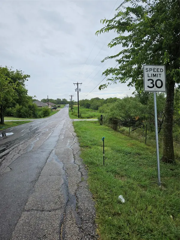 1051 N 1st St N 1st ST, Jarrell, TX 76537
