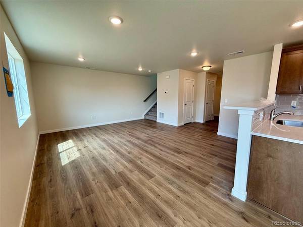 767 N Clubview, Watkins, CO 80137