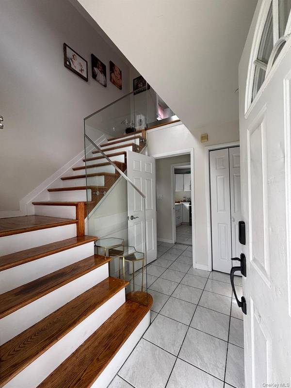 93 Peters AVE, Hempstead, NY 11550