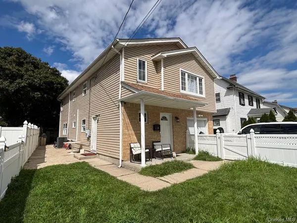 93 Peters AVE, Hempstead, NY 11550