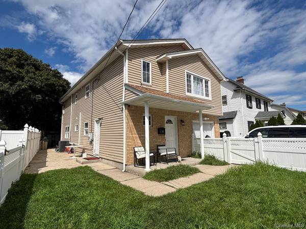 93 Peters AVE, Hempstead, NY 11550