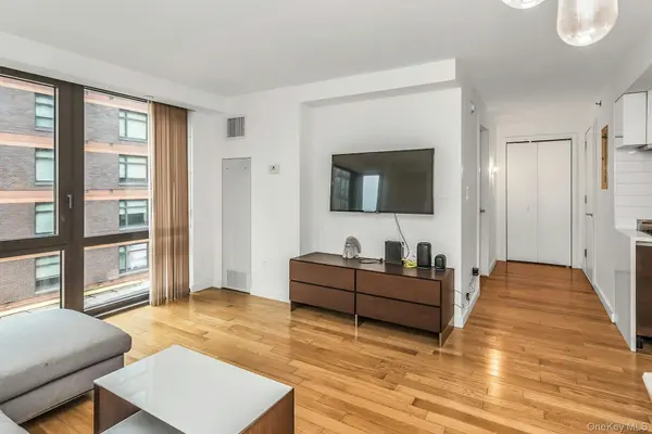 39-16 Prince ST #5E, Flushing, NY 11354
