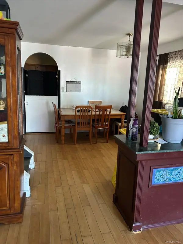 32-13 202nd ST, Bayside, NY 11361