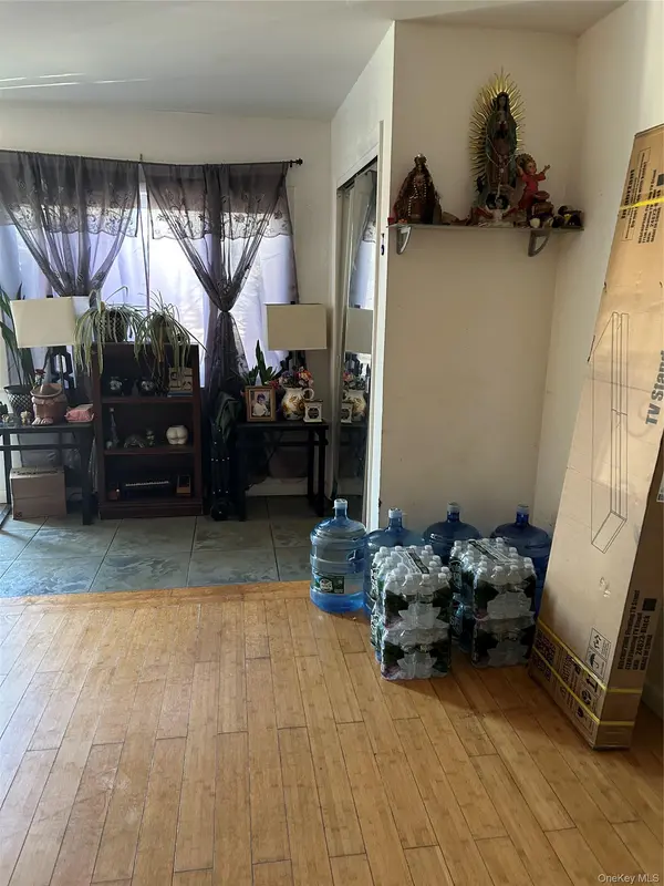 32-13 202nd ST, Bayside, NY 11361