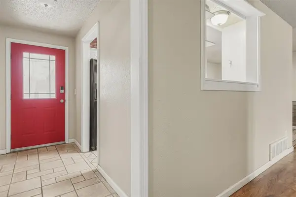 1061 W Main ST, Moore, OK 73160