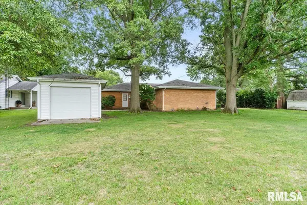 209 SUNSET DR, Virden, IL 62690