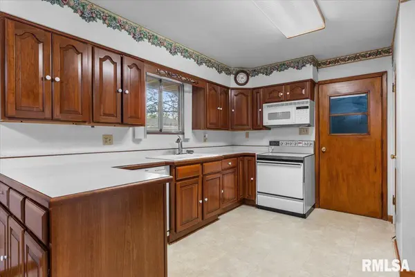 209 SUNSET DR, Virden, IL 62690