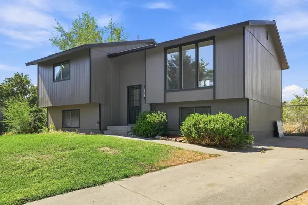 5017 N Mitchell Dr, Otis Orchards, WA 99027
