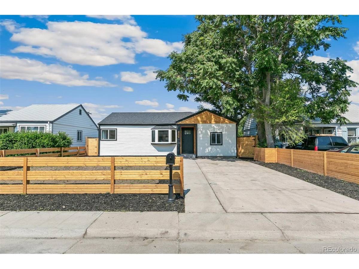 1657 Macon, Aurora, CO 80010