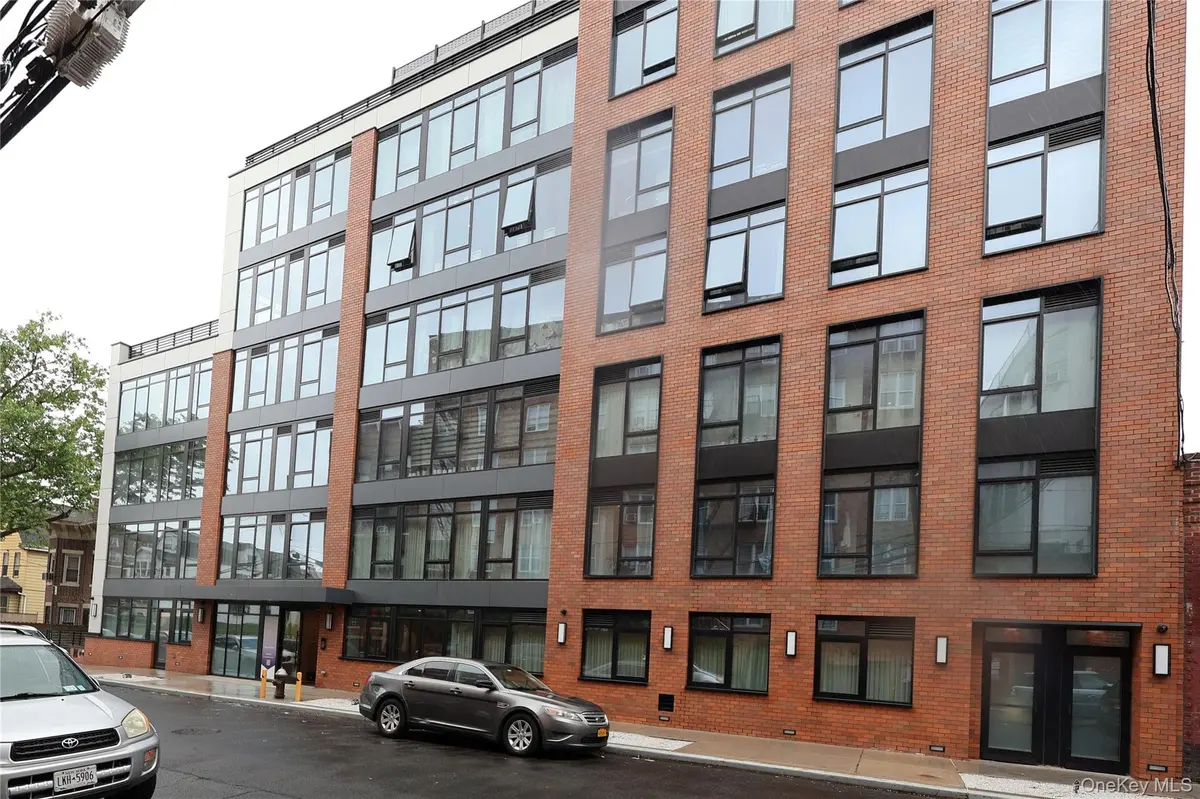 40-22 61st ST #2K, Woodside, NY 11377