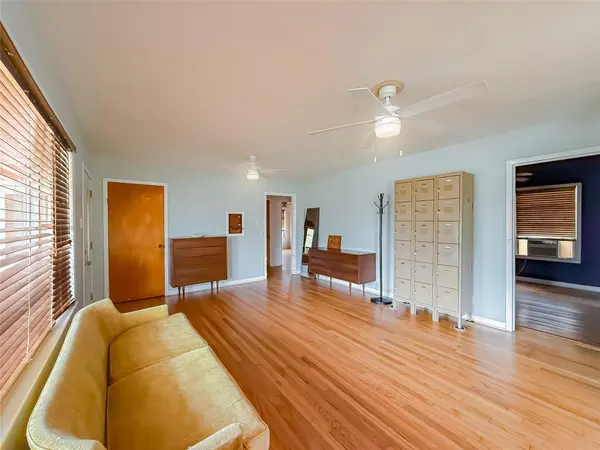 729 N Main ST, Lexington, TX 78947