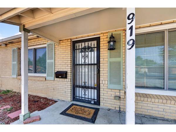 919 Troy, Aurora, CO 80011