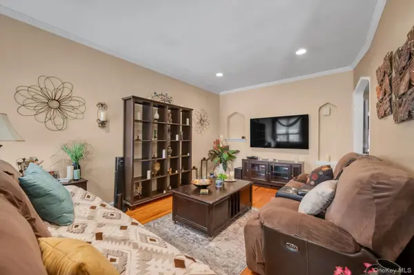 14617 58th RD, Flushing, NY 11355