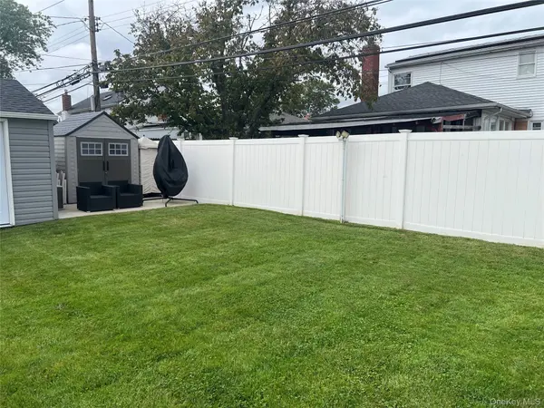 2082 Renfrew AVE, Elmont, NY 11003