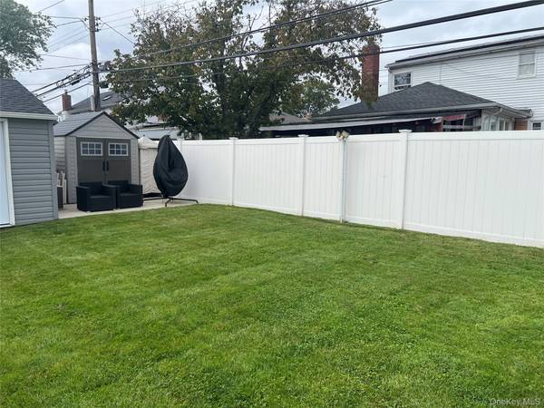 2082 Renfrew AVE, Elmont, NY 11003
