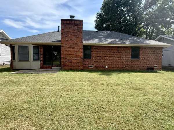 1141 E Cambridge ST, Springfield, MO 65807