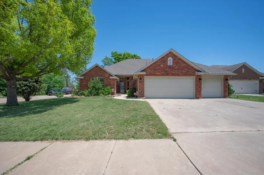 3424 Valley Hollow, Norman, OK 73071