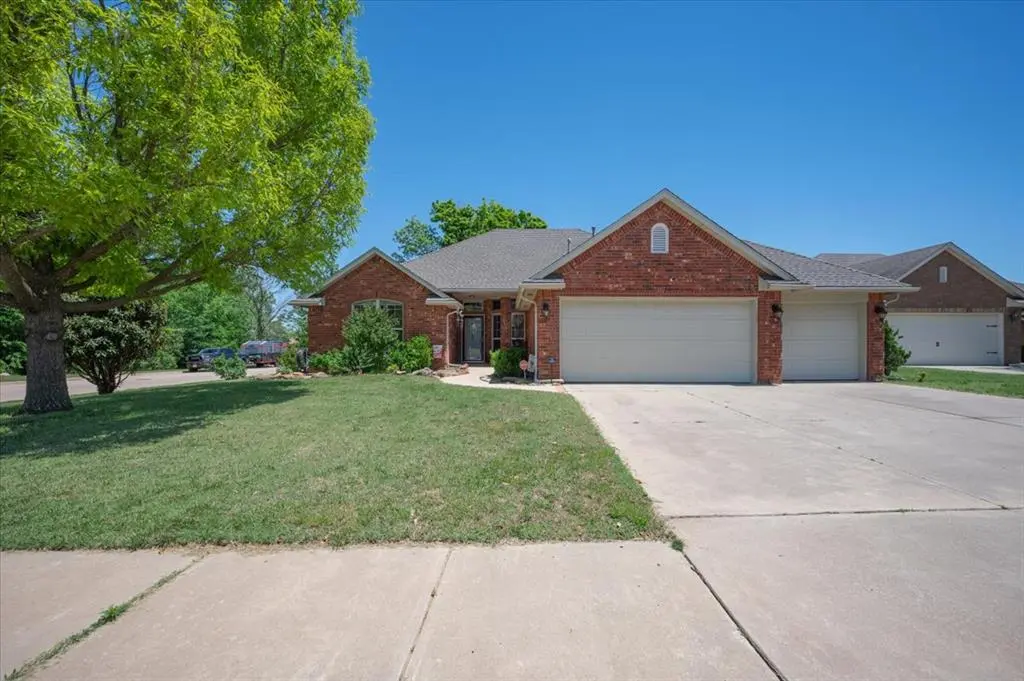 3424 Valley Hollow, Norman, OK 73071