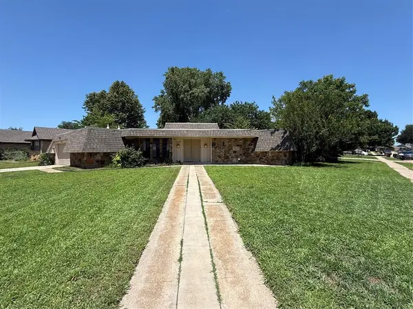 1305 Quail Hollow DR, Norman, OK 73072