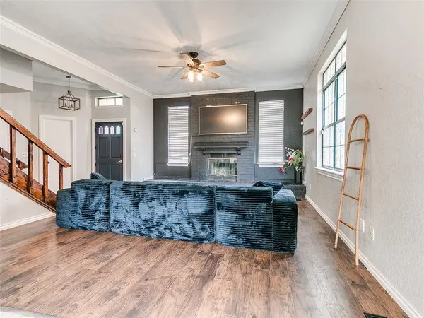 912 N Avery DR, Moore, OK 73160