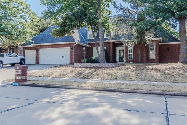 2209 Wildwood TER, Edmond, OK 73034