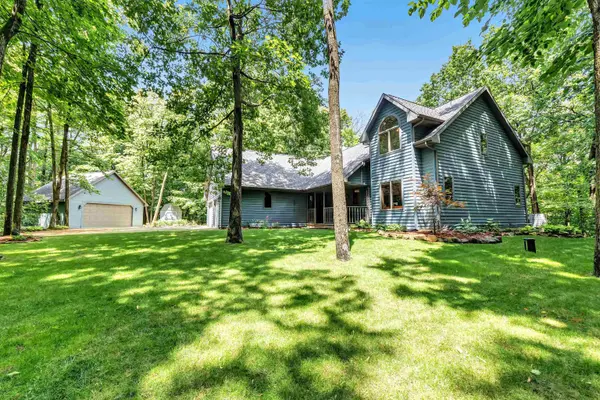 N2146 FOX RIDGE LN, New London, WI 54961