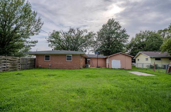 320 W College Ave, Harper, KS 67058