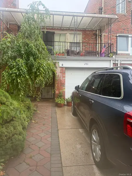 69-25 59th DR, Maspeth, NY 11378