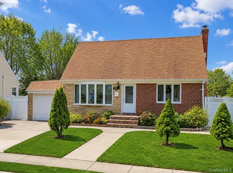78 Pengon CIR, East Meadow, NY 11554