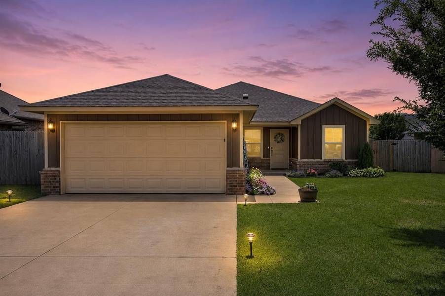 1008 SW 14th ST, Moore, OK 73160