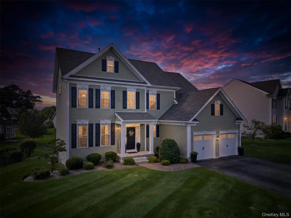 36 Tompkins LN, Hopewell Junction, NY 12533