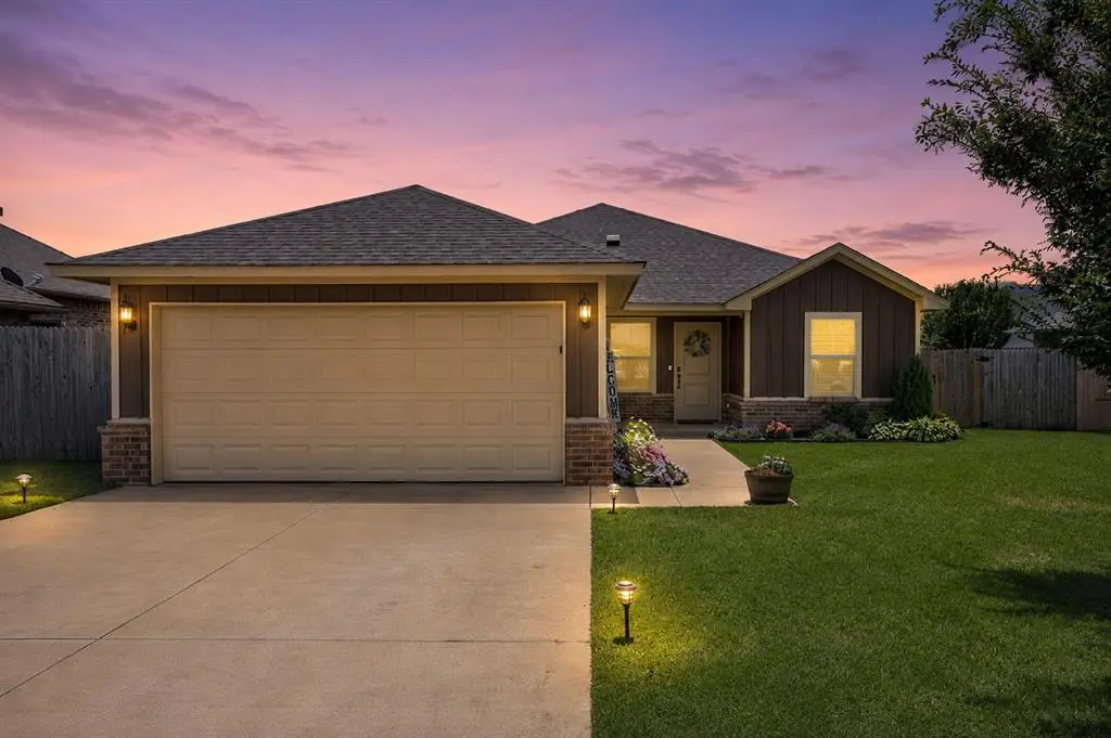 1008 SW 14th ST, Moore, OK 73160