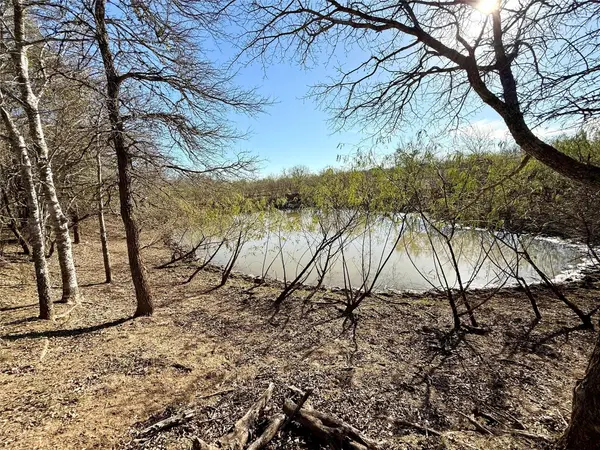 685 Fox LN, Lockhart, TX 78644