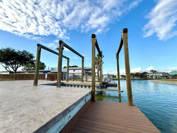 127 Copano Cove RD, Rockport, TX 78382