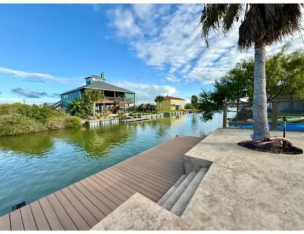 127 Copano Cove RD, Rockport, TX 78382
