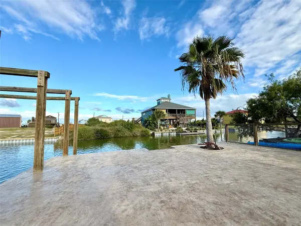 127 Copano Cove RD, Rockport, TX 78382