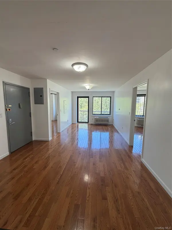 87-12 175th ST #6B, Jamaica, NY 11432