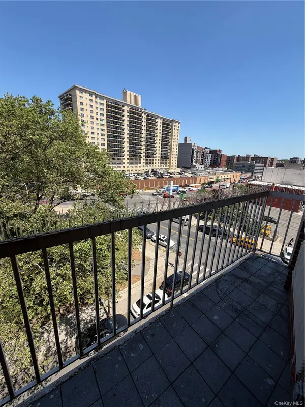 87-12 175th ST #6B, Jamaica, NY 11432