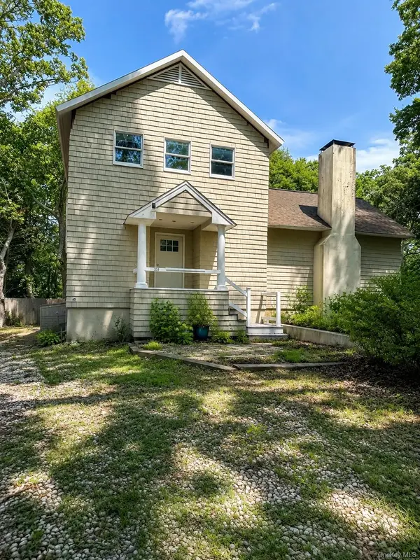 203 Head Of Pond RD, Water Mill, NY 11976